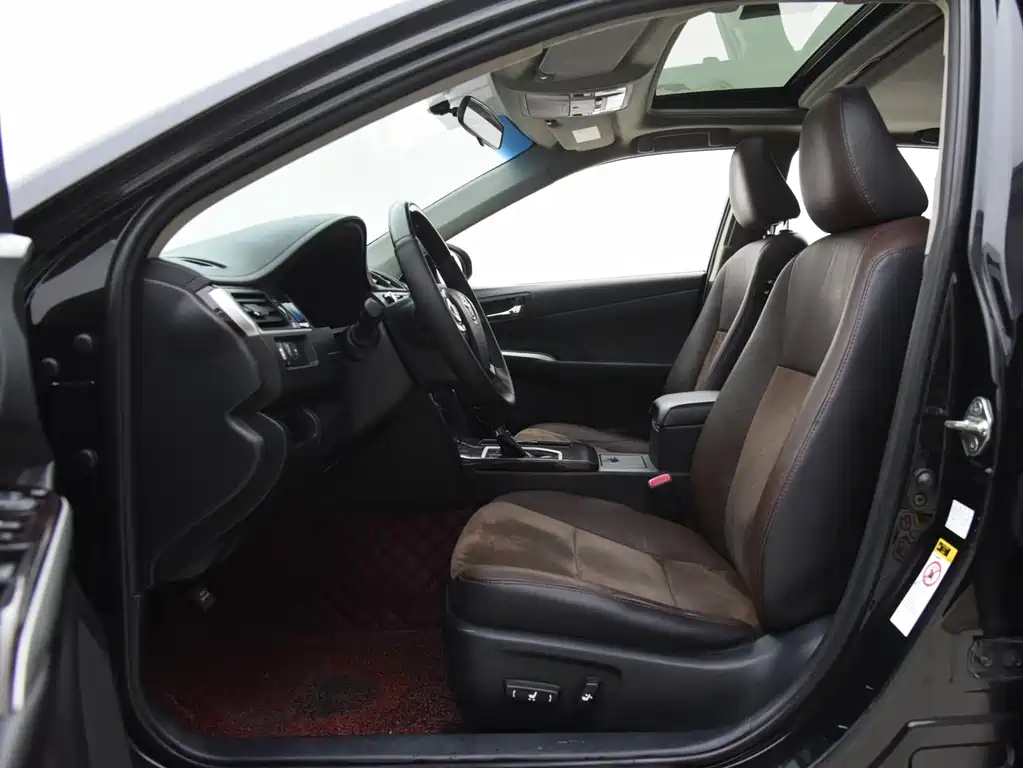 Toyota Camry 2018 — фото 12