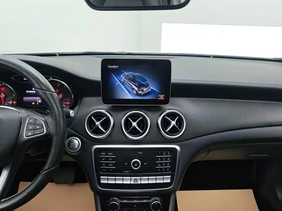 Mercedes-Benz GLA 2018 — фото 13