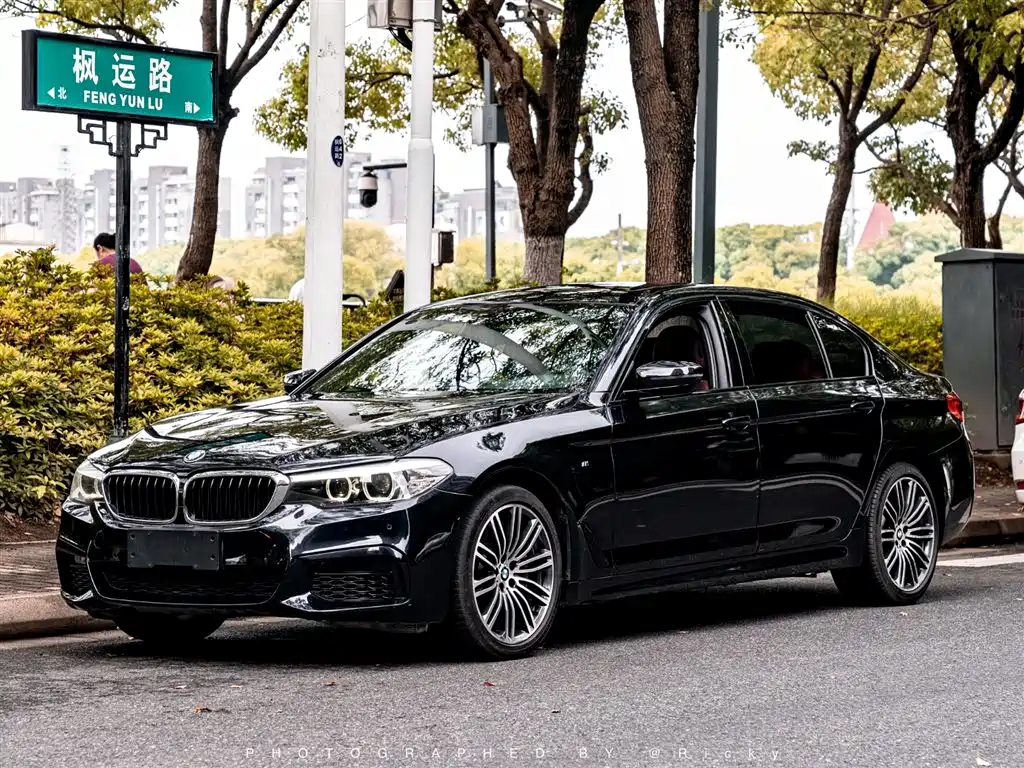 BMW 5 Series 2019 — фото 1