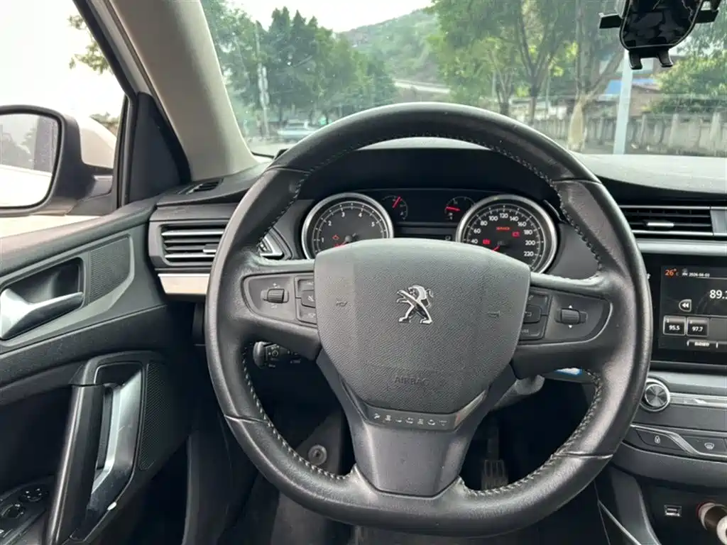 Peugeot 408 2016 — фото 10