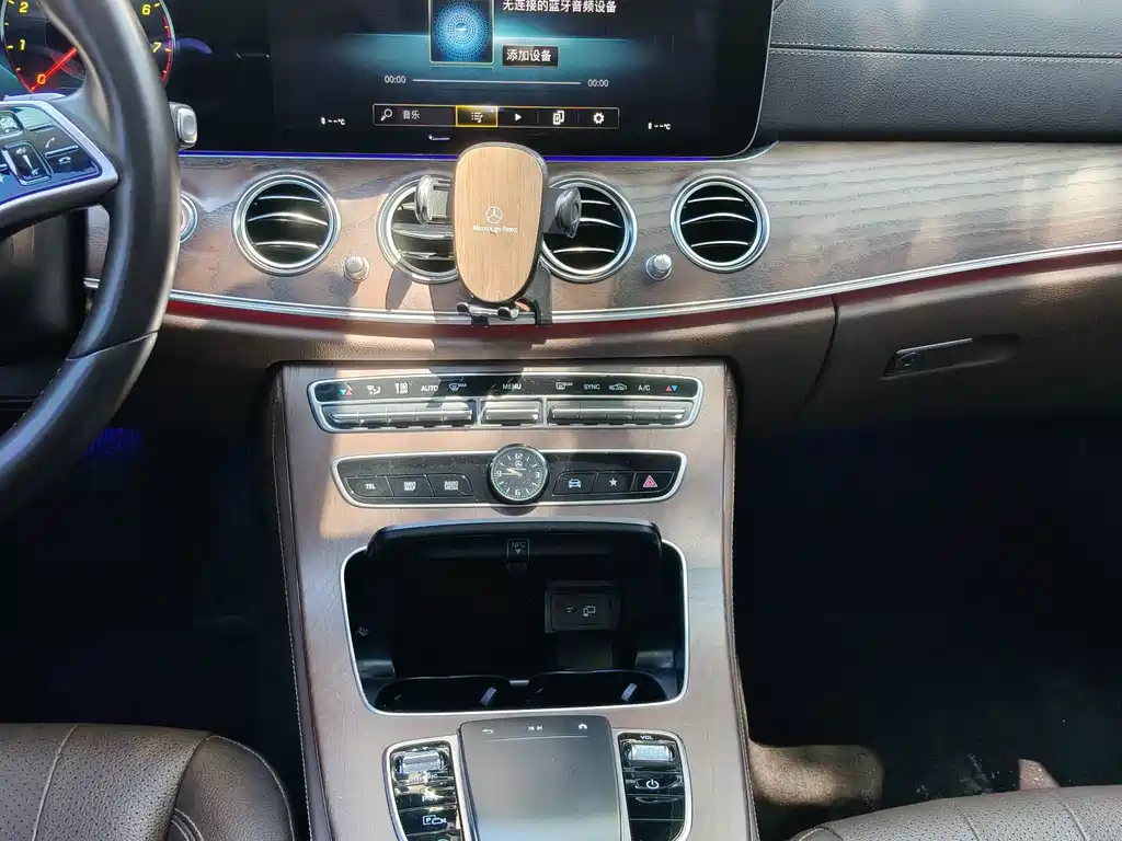 Mercedes-Benz E-Class 2023 — фото 12