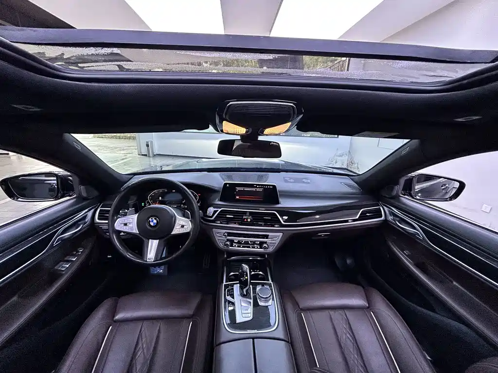 BMW 7 Series 2020 — фото 9