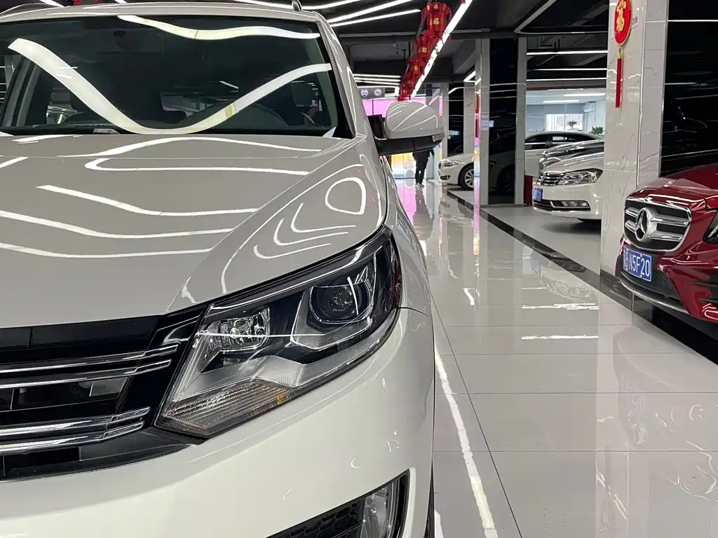 Volkswagen Tiguan 2015 — фото 37