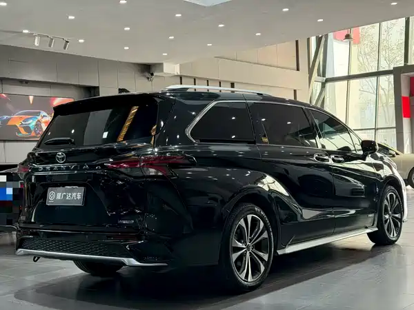 Toyota Granvia 2023