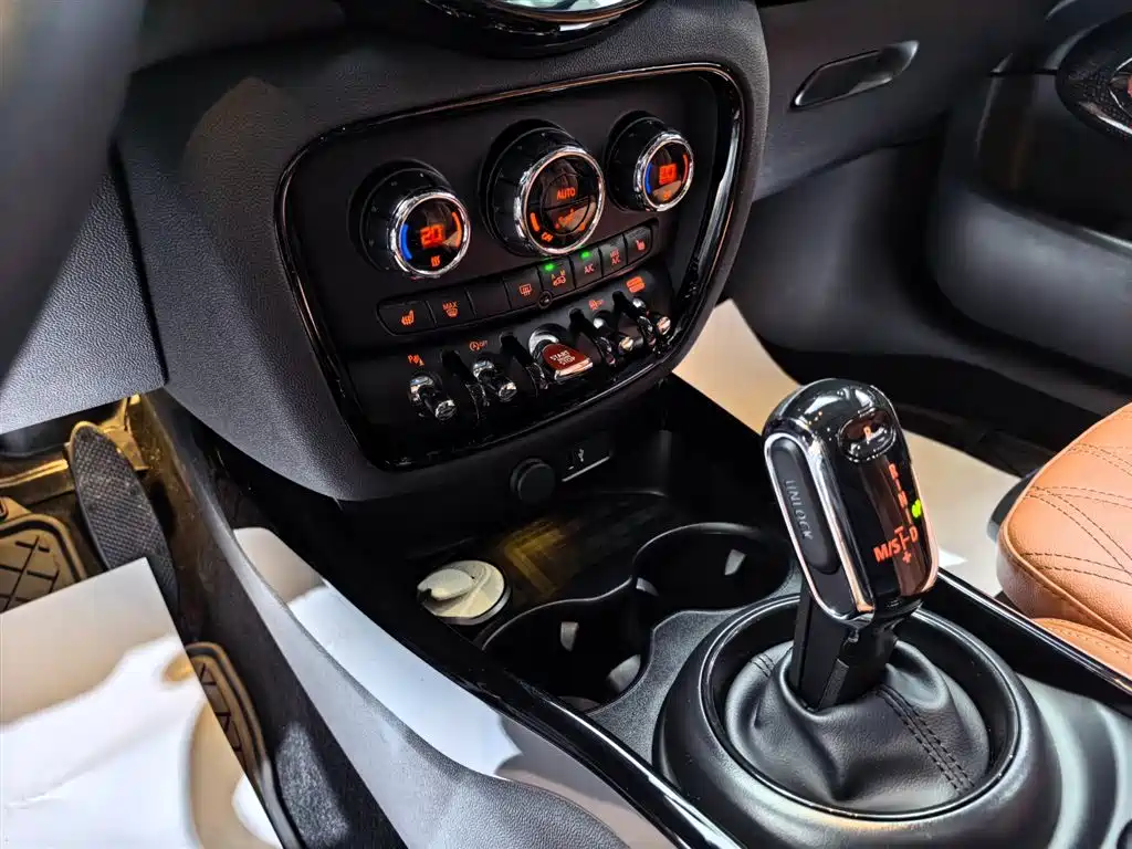 MINI Clubman 2024 — фото 12