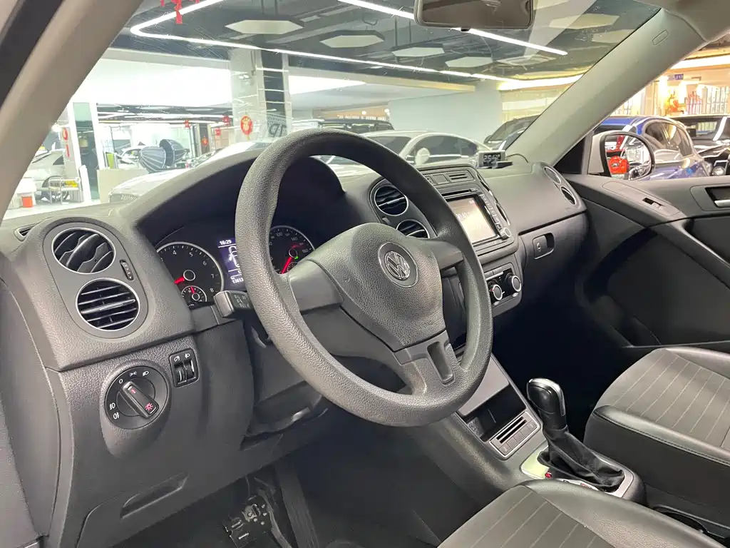 Volkswagen Tiguan 2015 — фото 12