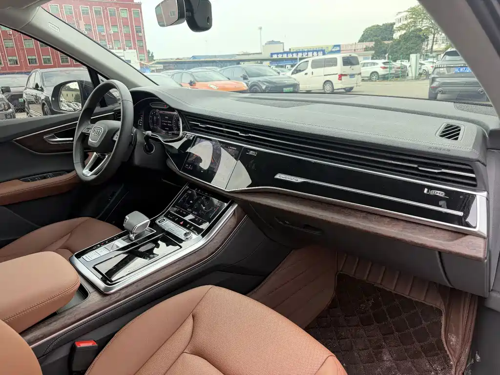 Audi Q7 2023 — фото 22