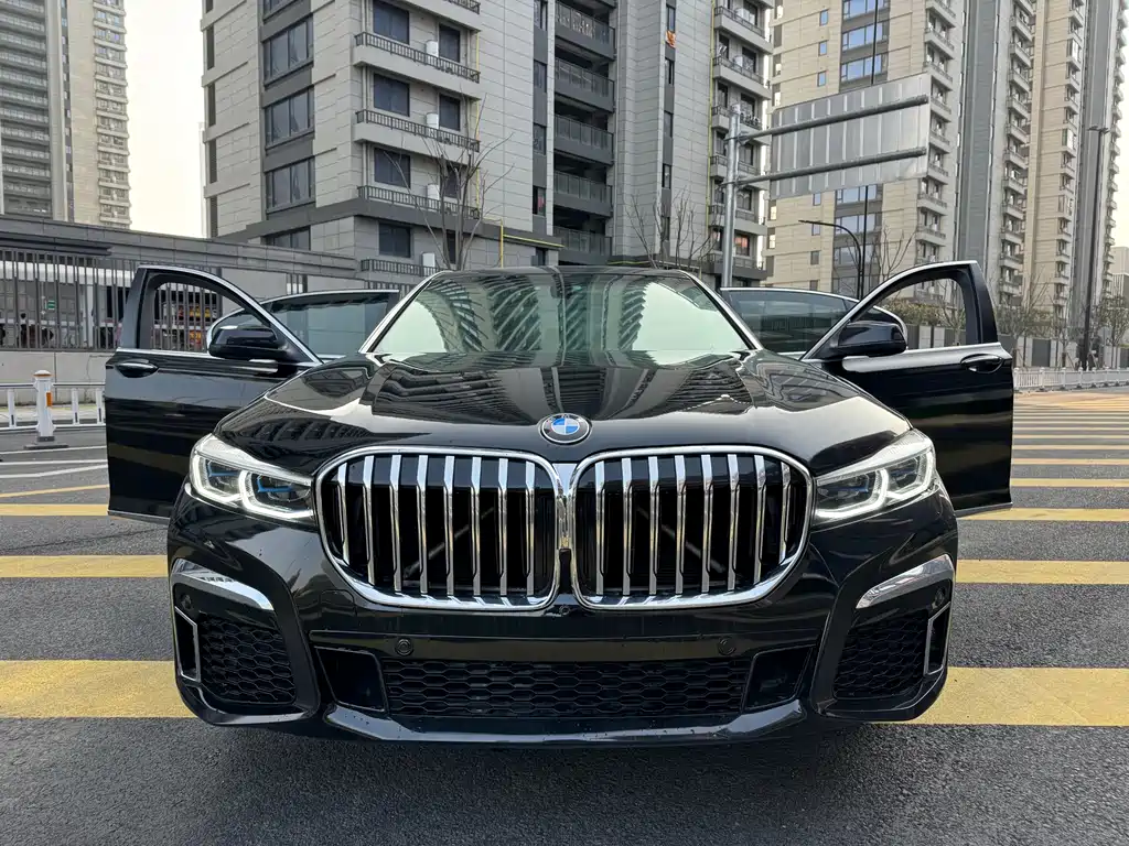 BMW 7 Series 2012 — фото 14