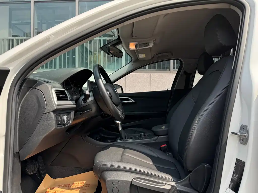 BMW 1 Series 2018 — фото 13