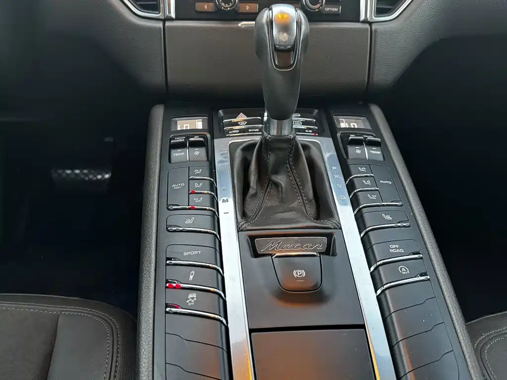 Porsche Macan 2015 — фото 17