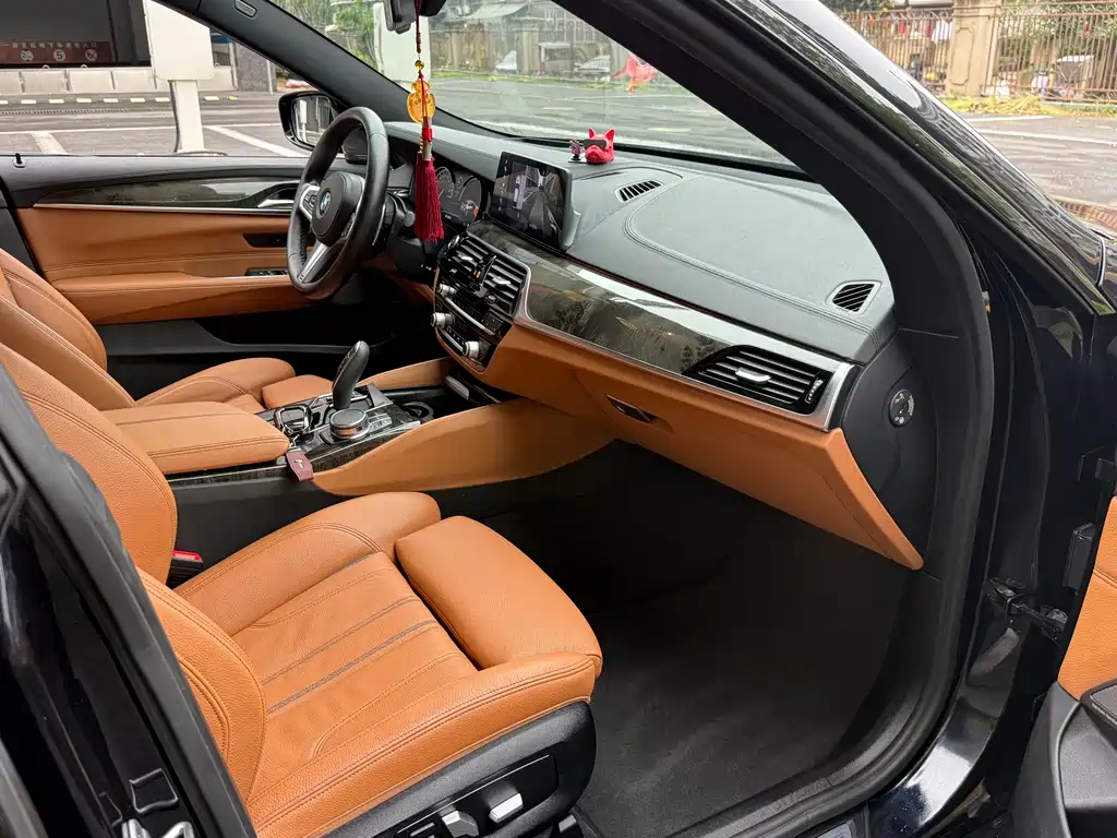 BMW 6 Series GT 2018 — фото 8
