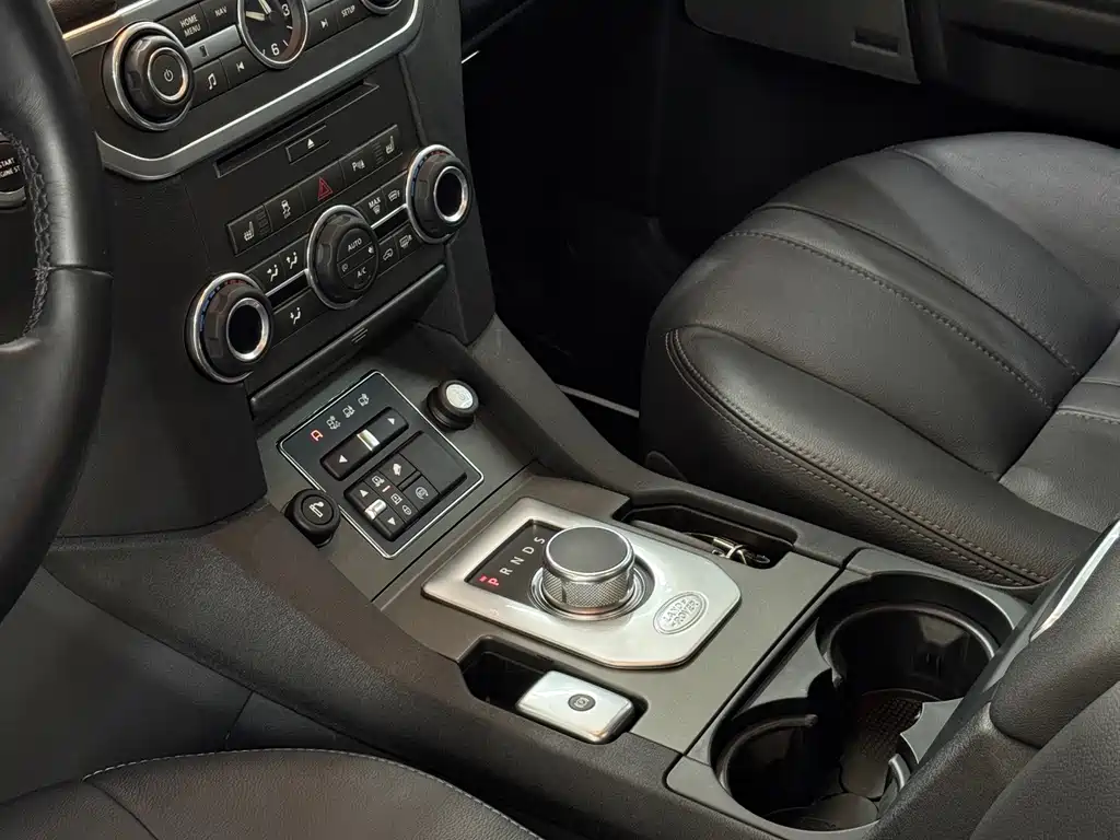 Land Rover Discovery 2017 — фото 13