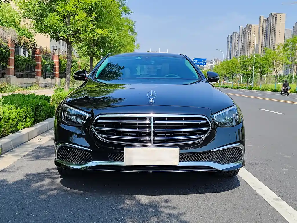 Mercedes-Benz E-Class 2023 — фото 16