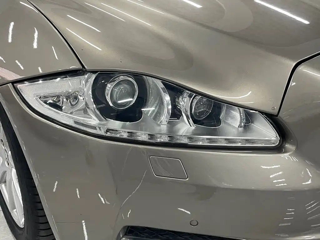 Jaguar XJ 2012 — фото 21