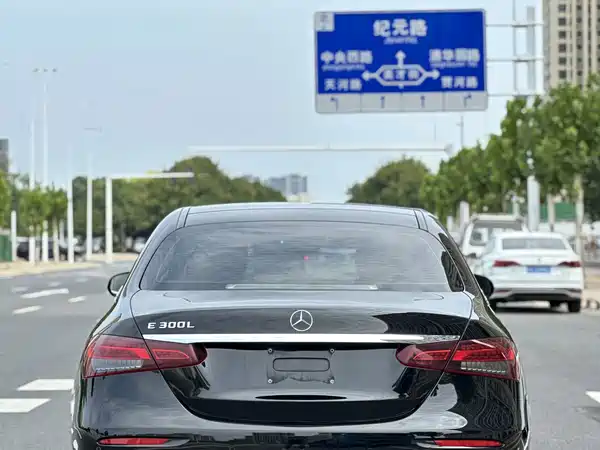 Mercedes-Benz E-Class 2022