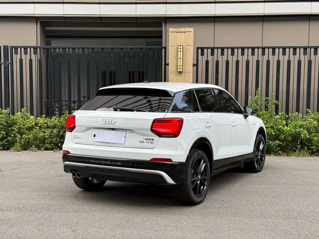 Audi Q2L 2020