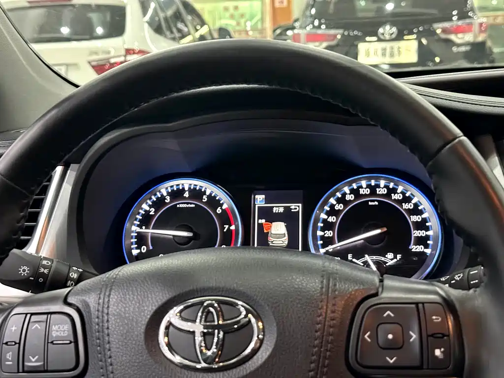 Toyota Highlander 2020 — фото 17