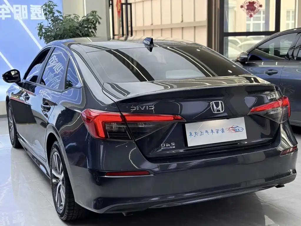 Honda Civic 2024 — фото 10