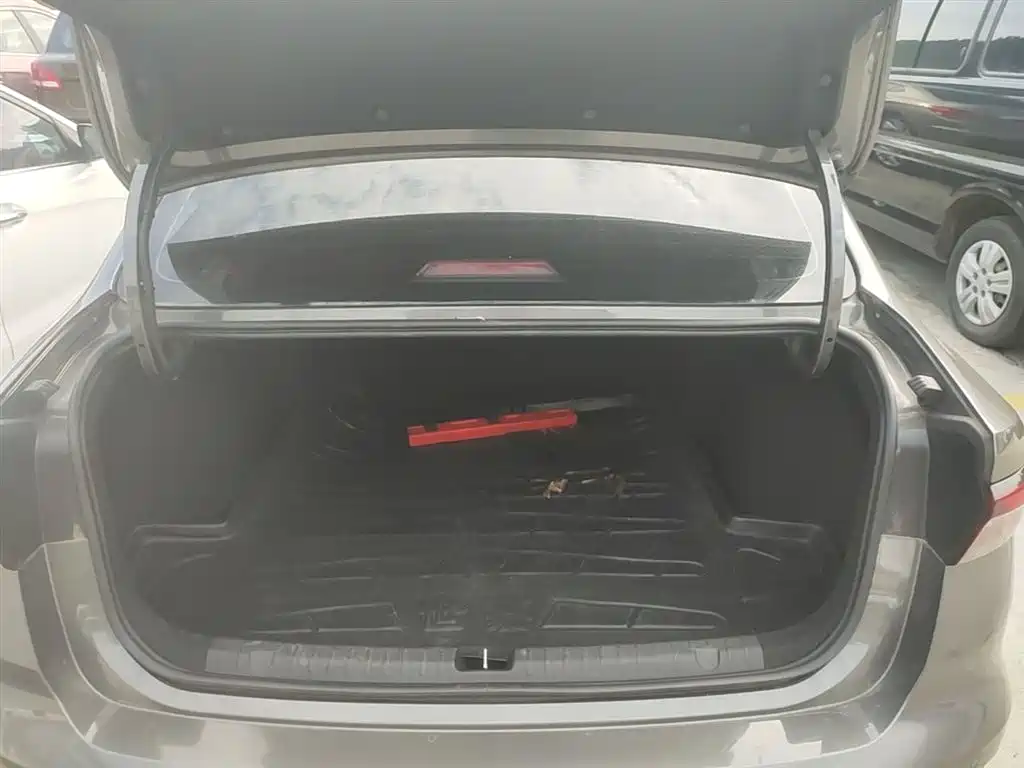 Geely Emgrand 2023 — фото 16