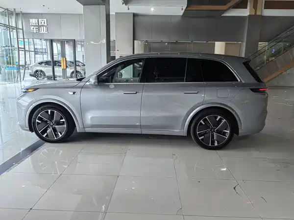 Li Auto L8 2025