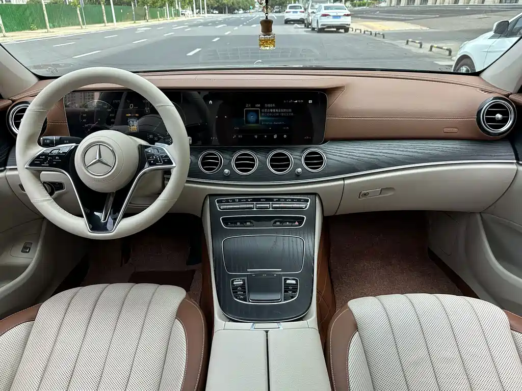 Mercedes-Benz E-Class 2022 — фото 10