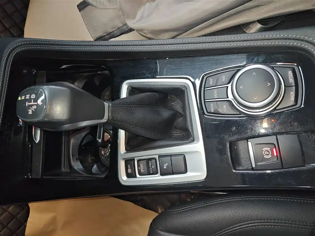 BMW 1 Series 2019 — фото 11