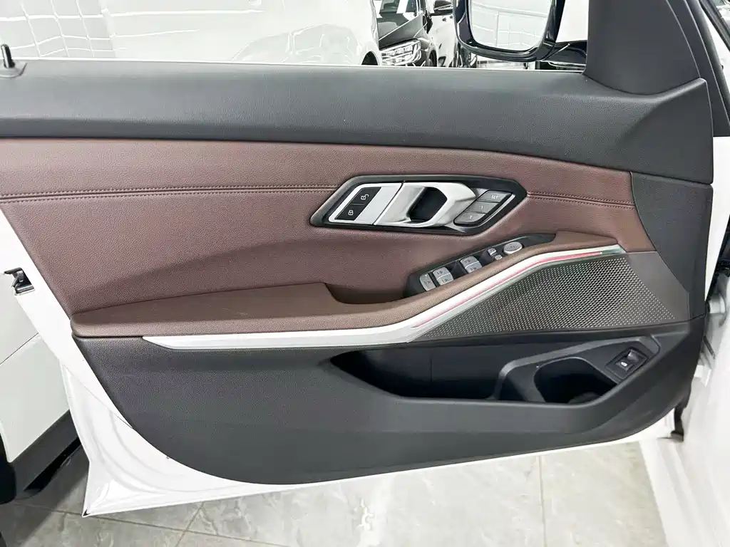 BMW 3 Series 2023 — фото 12
