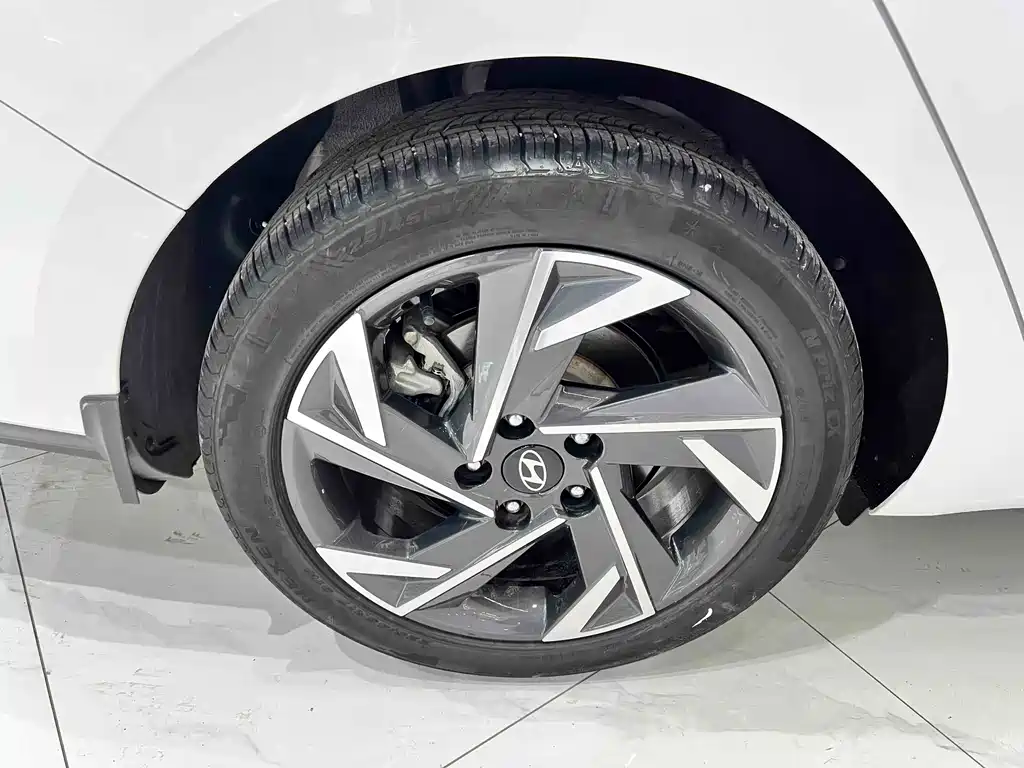 Hyundai Elantra 2024 — фото 19