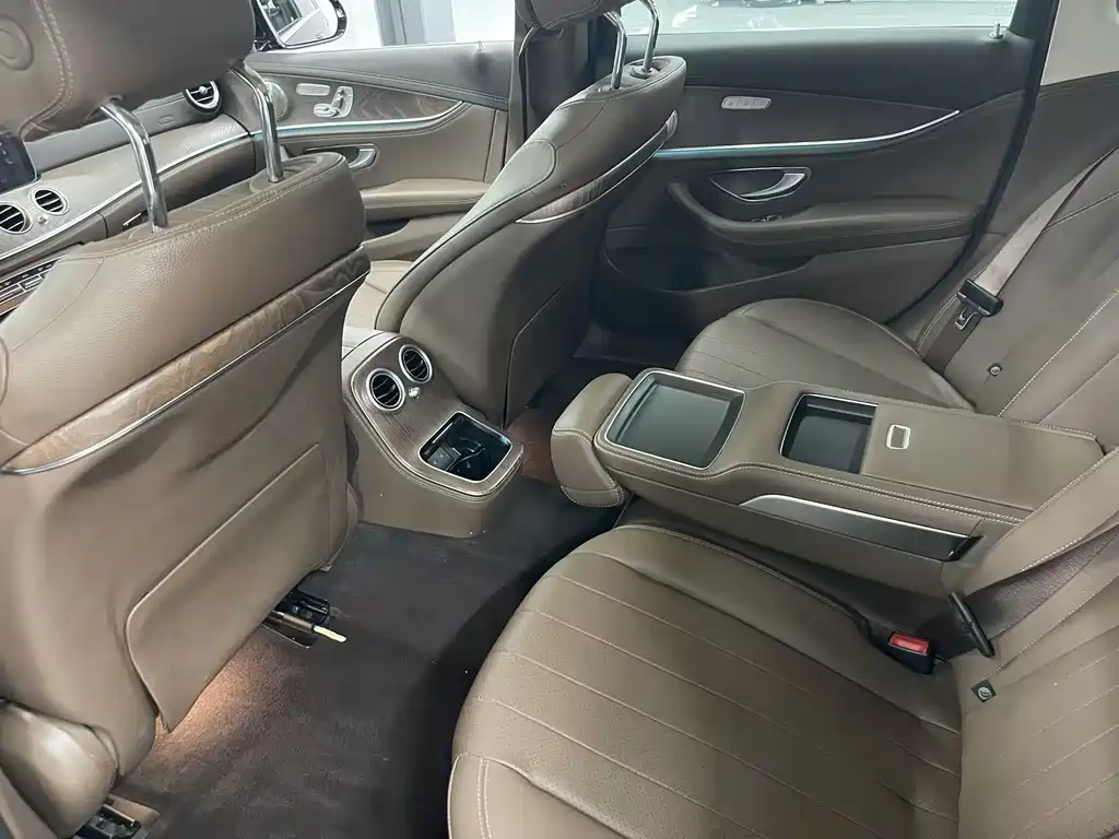 Mercedes-Benz E-Class 2023 — фото 13