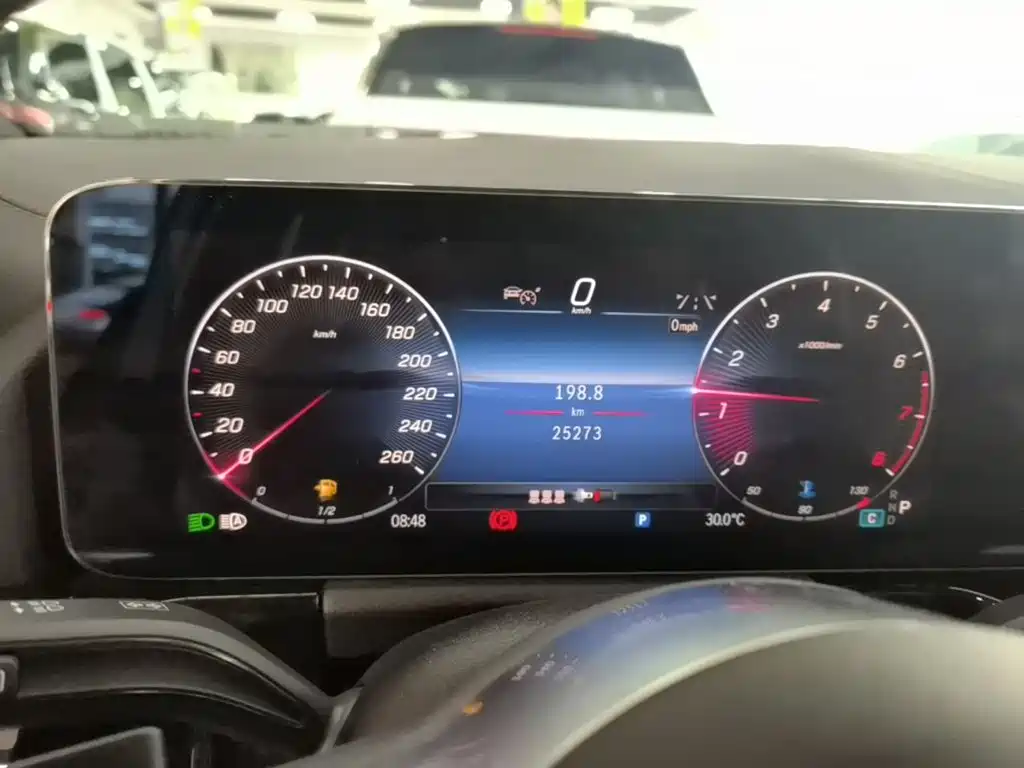 Mercedes-Benz GLA 2025 — фото 12