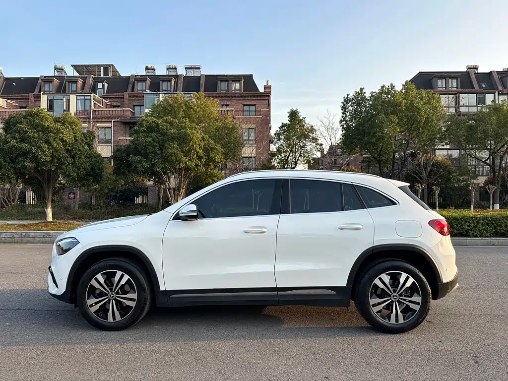 Mercedes-Benz GLA 2024 — фото 3