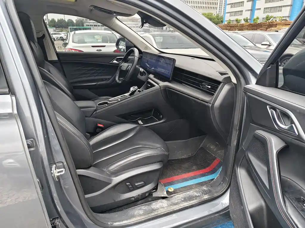 Roewe RX5 New Energy 2022 — фото 7