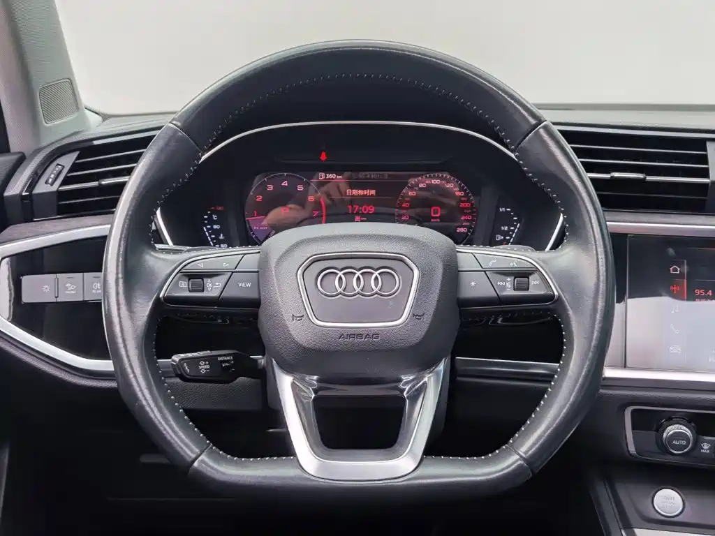 Audi Q3 2019 — фото 17