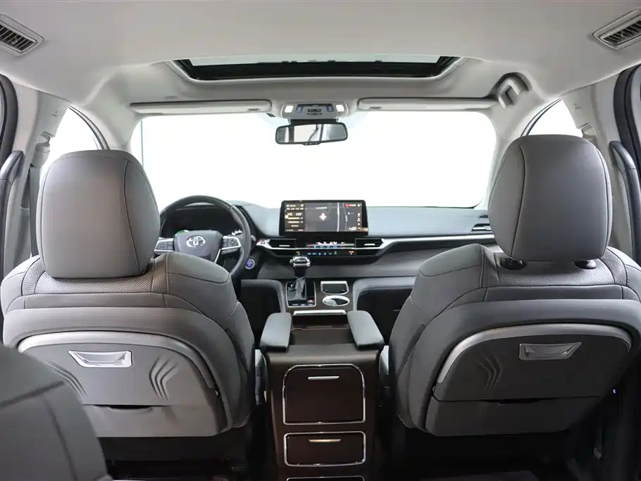 Toyota Sienna 2023 — фото 20