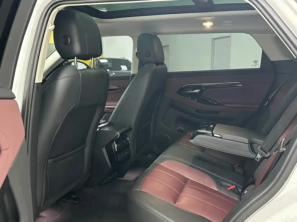 Land Rover Evoque 2023 — фото 5