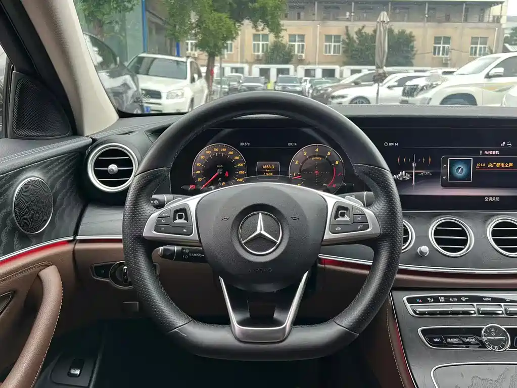 Mercedes-Benz E-Class 2018 — фото 19