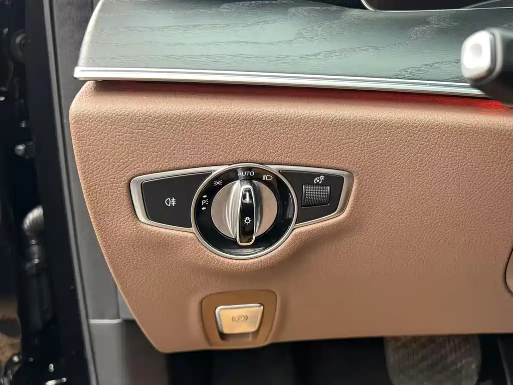 Mercedes-Benz E-Class 2018 — фото 13