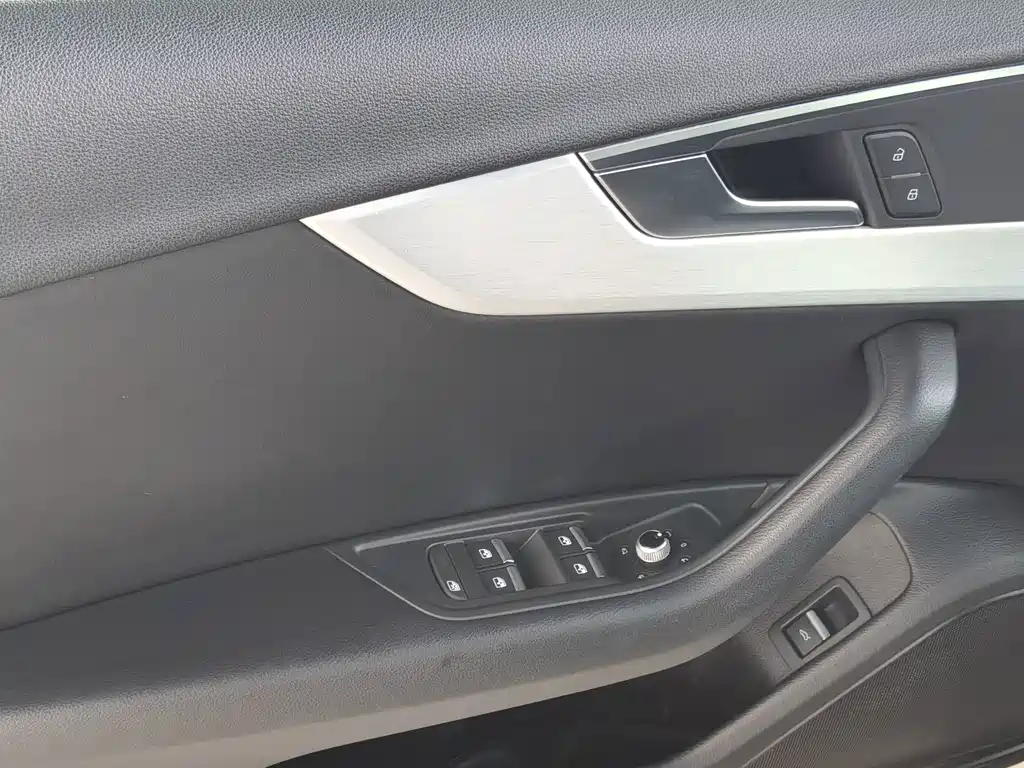 Audi A4L 2019 — фото 13