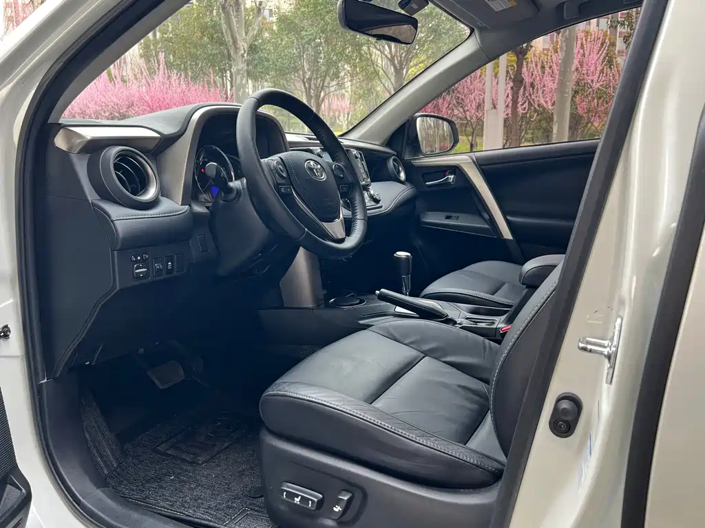 Toyota RAV4 2016 — фото 7