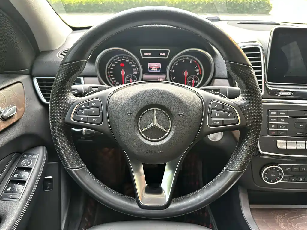 Mercedes-Benz GLE 2016 — фото 8