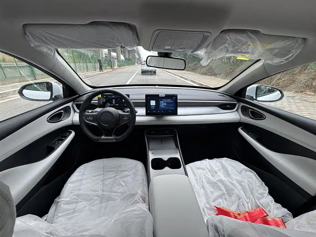 BYD Seal 05 DM-i 2026 — фото 8