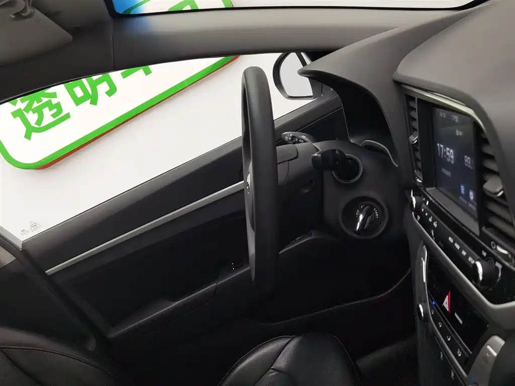 Hyundai Elantra 2018 — фото 22