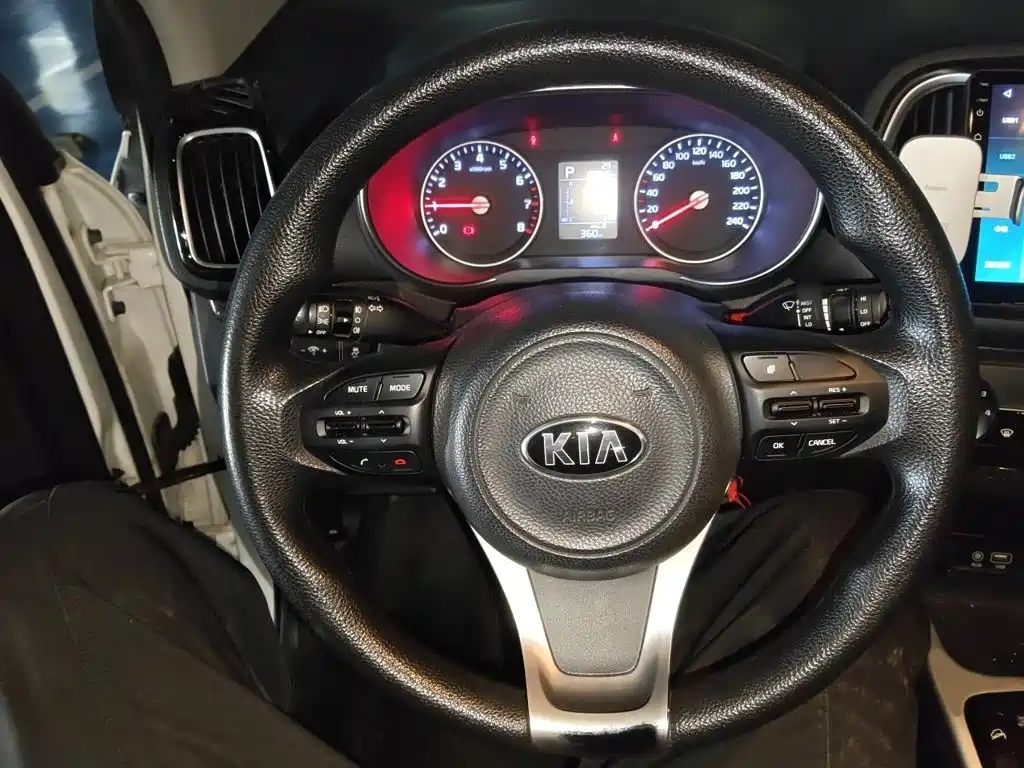 Kia KX3 2015 — фото 3