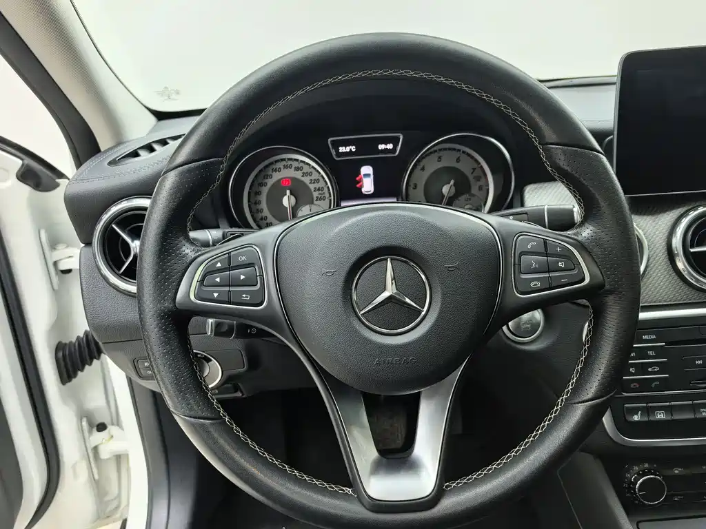 Mercedes-Benz GLA 2017 — фото 11