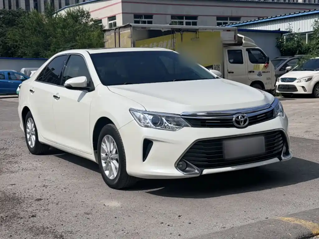 Toyota Camry 2015 — фото 10
