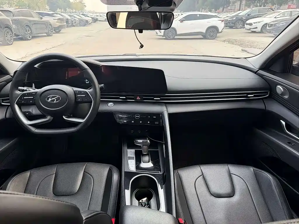 Hyundai Elantra 2023