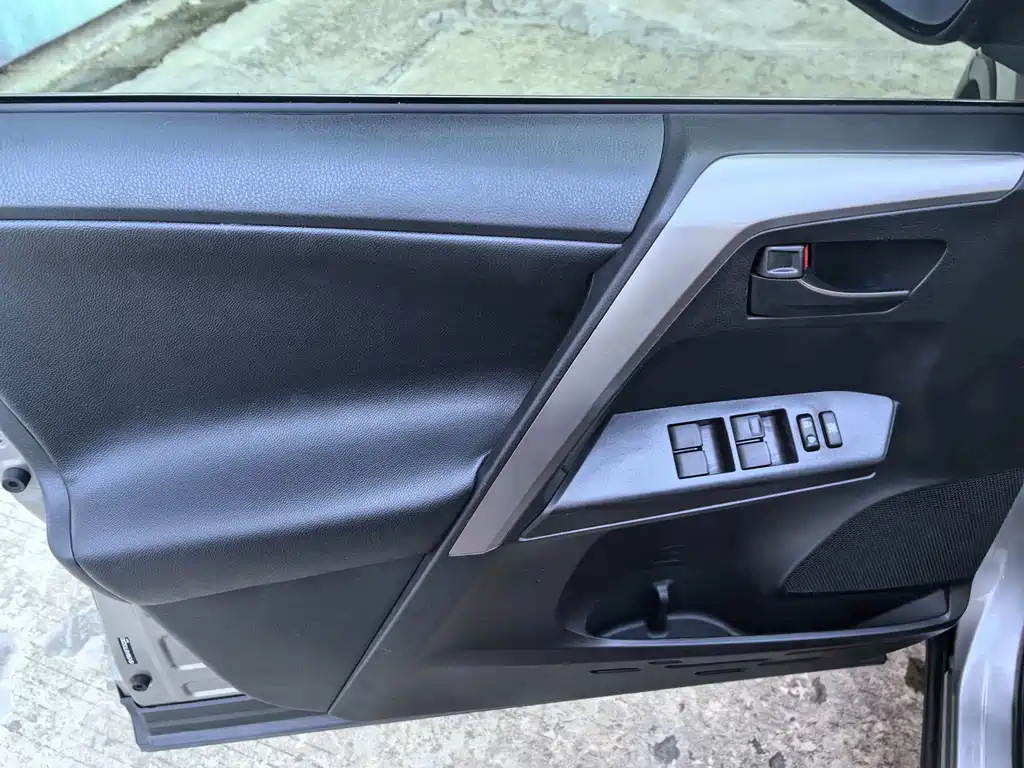 Toyota RAV4 2019 — фото 12