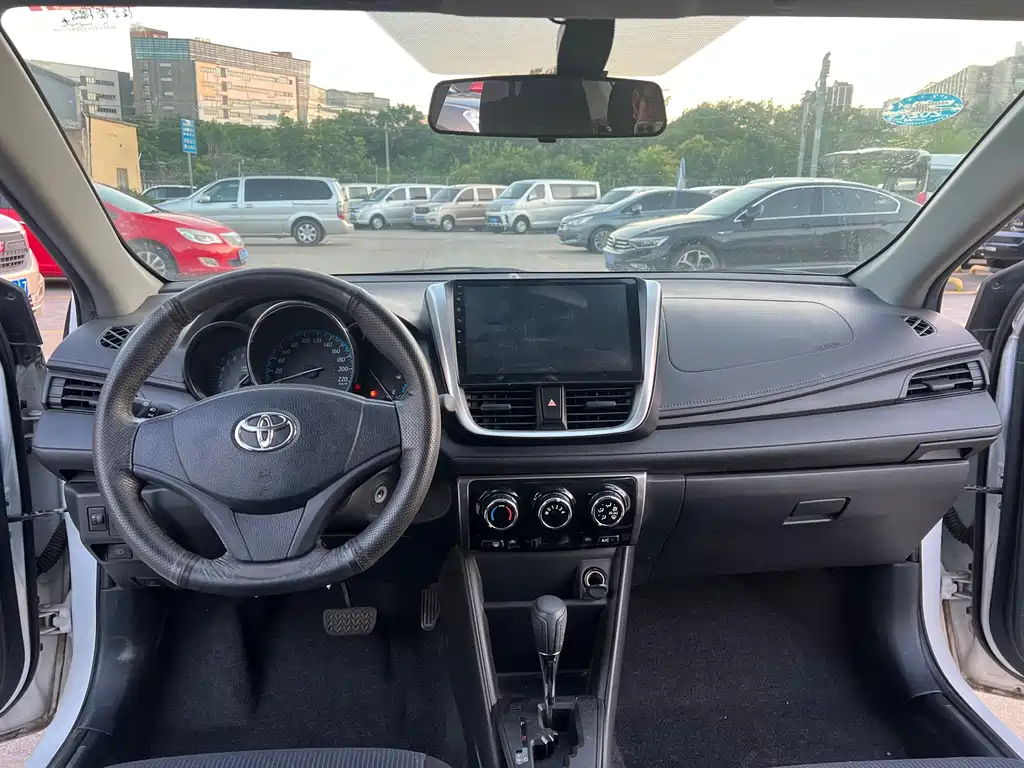 Toyota Yaris L 2017