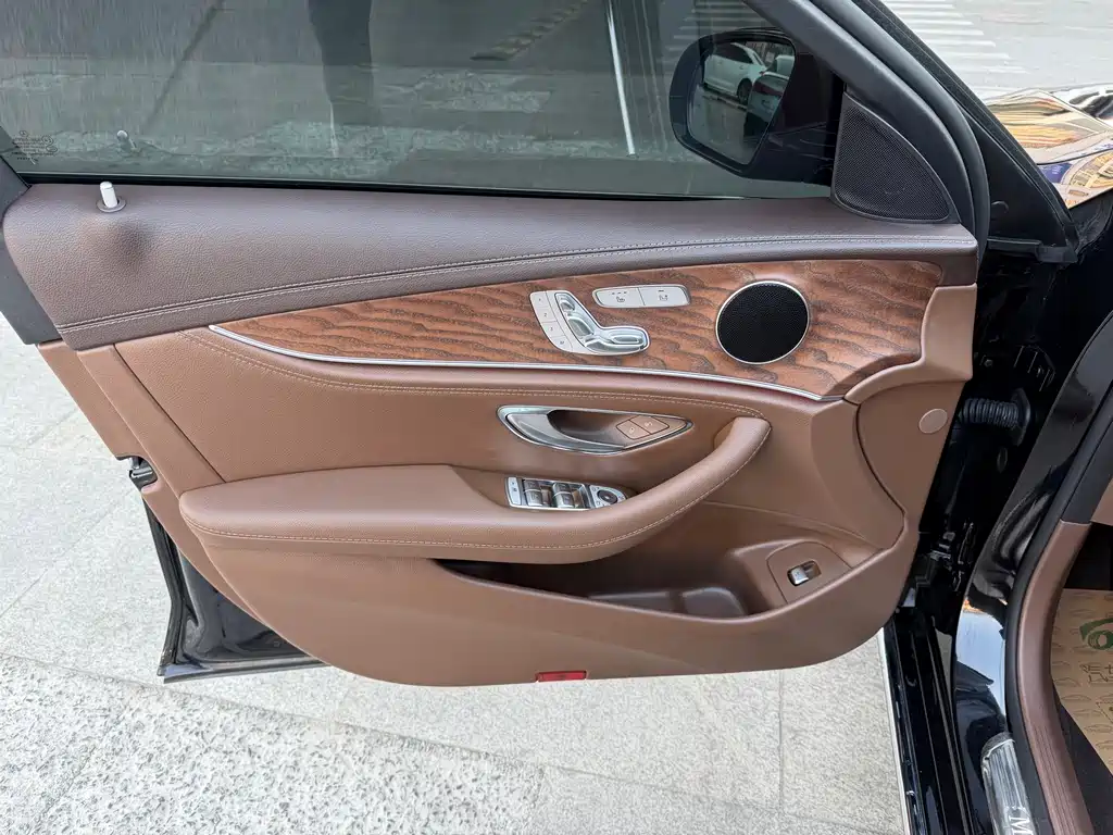 Mercedes-Benz E-Class 2023 — фото 12