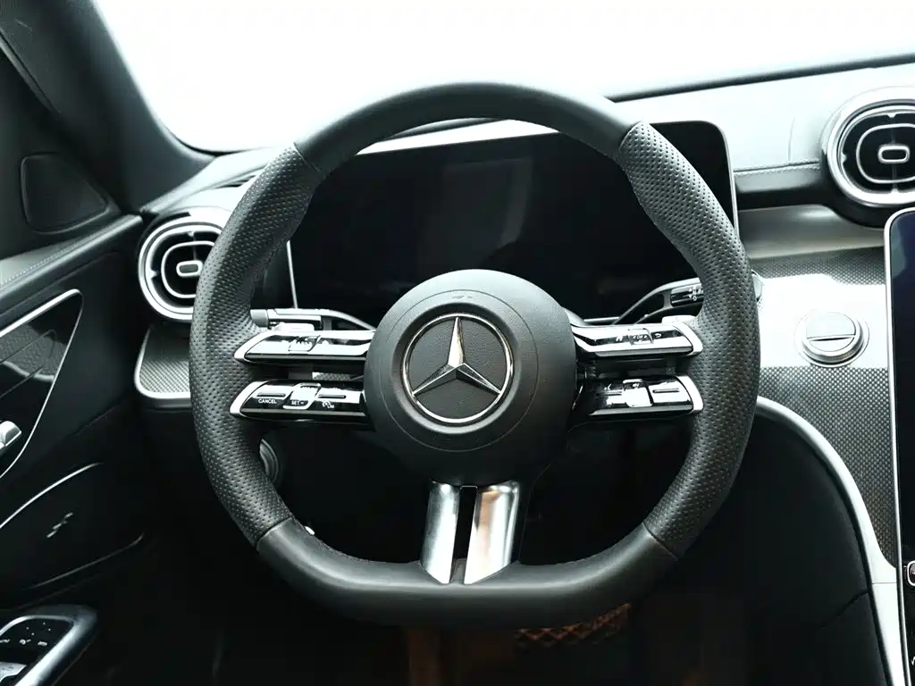 Mercedes-Benz C-Class 2024 — фото 16